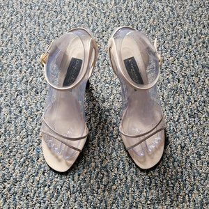 Stunning Donna Karan New York Neutral Strappy Sandals Size 8